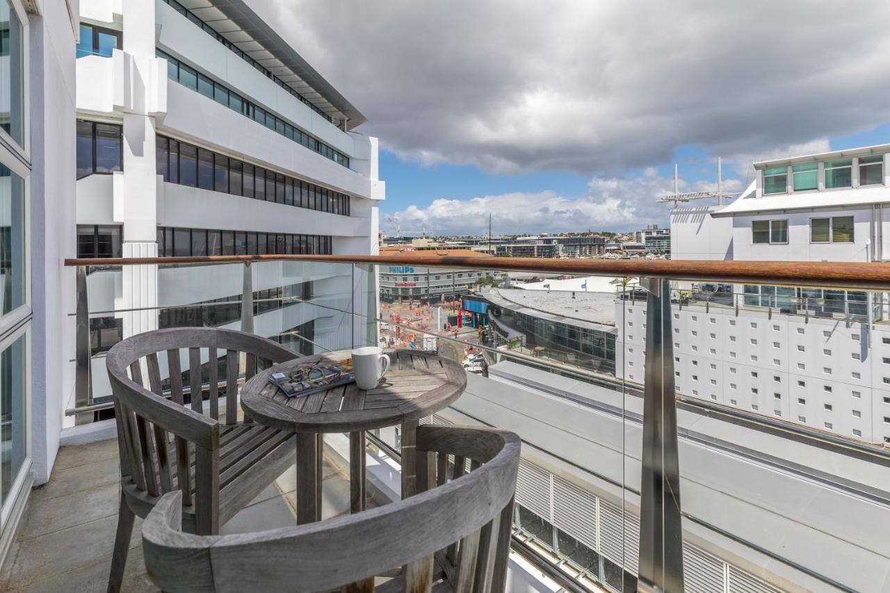 Stunning Waterfront Location With Huge Balcony! Auckland Exterior photo