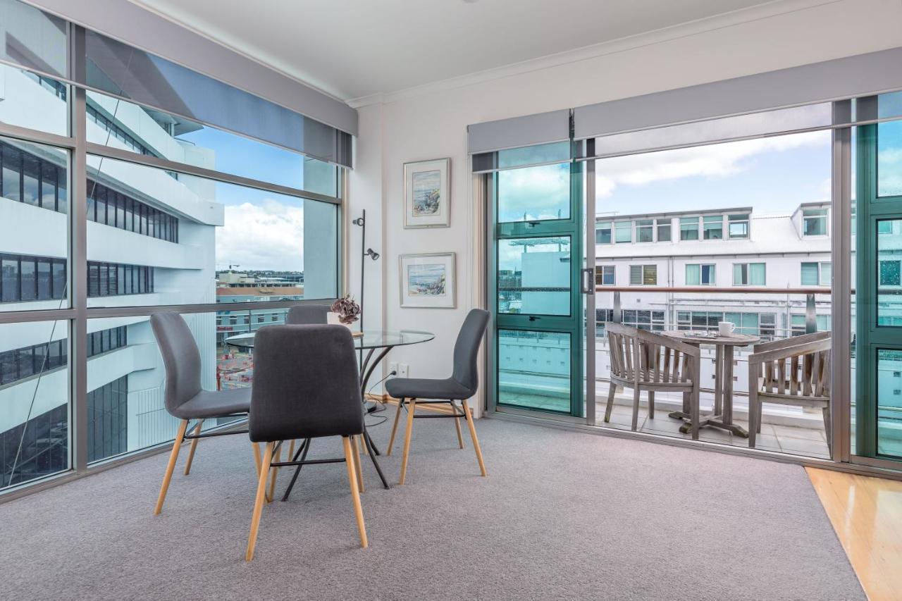 Stunning Waterfront Location With Huge Balcony! Auckland Exterior photo