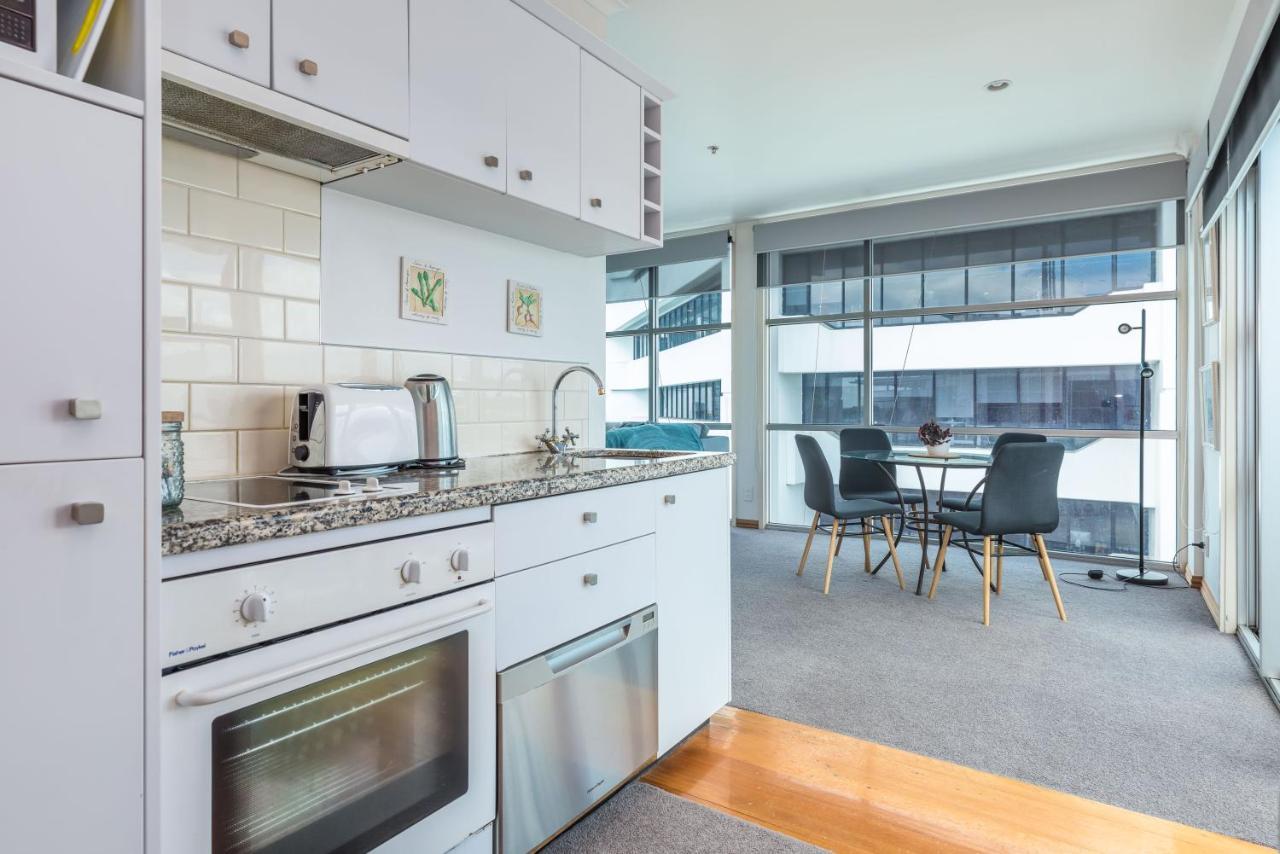Stunning Waterfront Location With Huge Balcony! Auckland Exterior photo