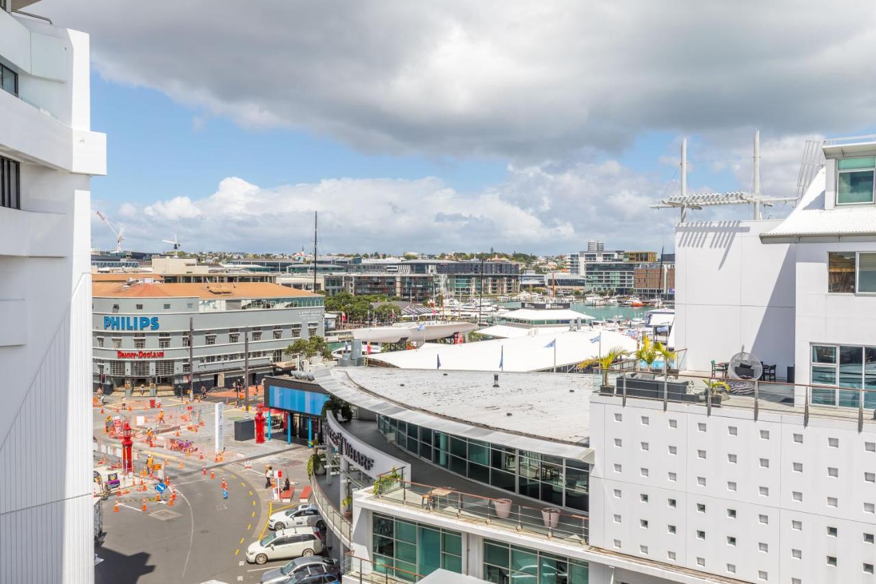 Stunning Waterfront Location With Huge Balcony! Auckland Exterior photo