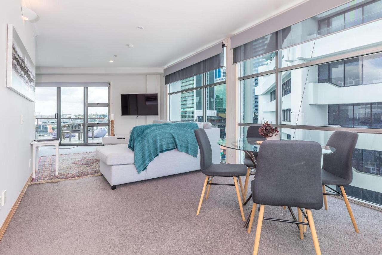 Stunning Waterfront Location With Huge Balcony! Auckland Exterior photo