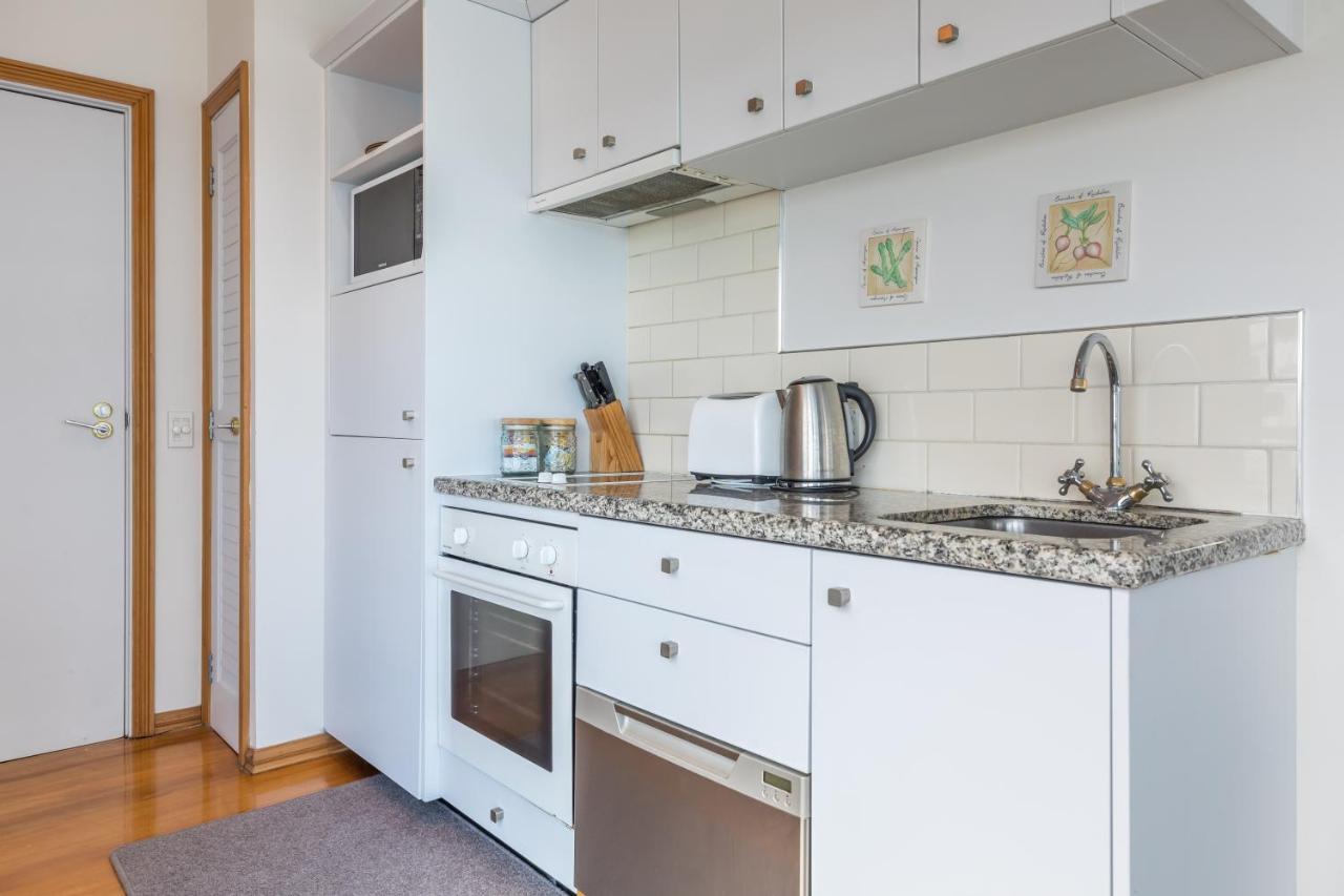 Stunning Waterfront Location With Huge Balcony! Auckland Exterior photo